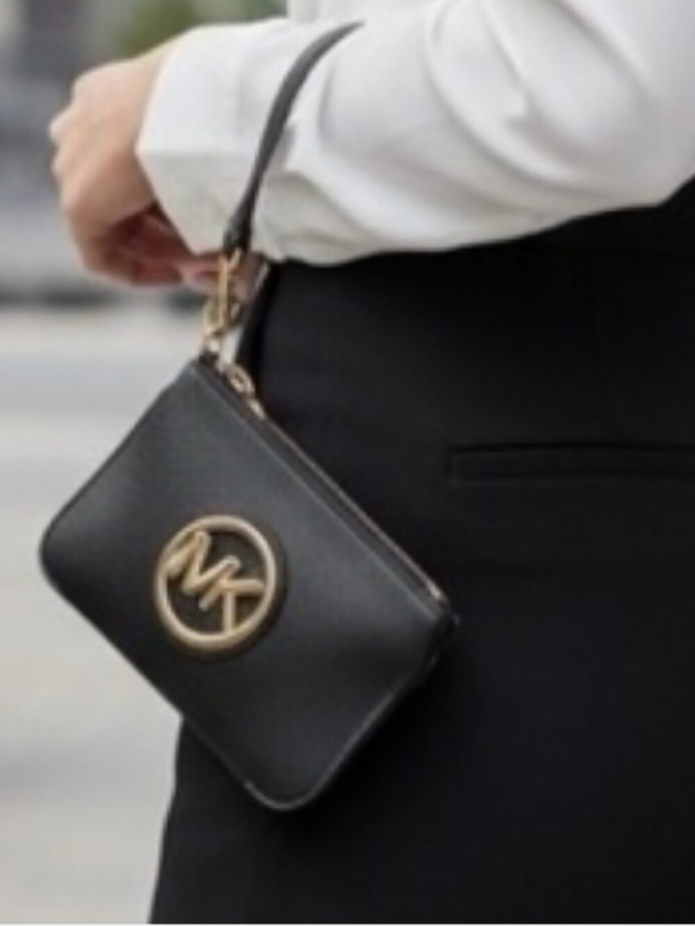 Michael Kors Fulton Black Pebbled Leather Medallion Wristlet EUC